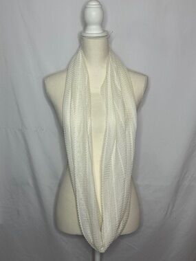 Y2K Charlotte Russe Cream Knit Infinity Scarf